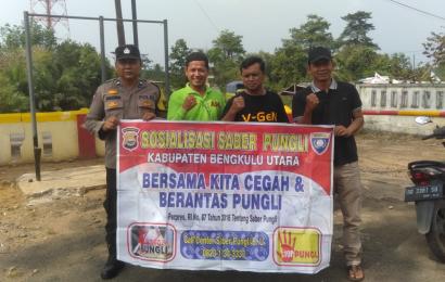 Ingatakan Bahaya Pungli, Bhabinkamtibmas Sosialisasi Saber Pungli kepada Warga