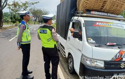 Sat Lantas Polres Seluma Gelar Patroli dan Bagikan Brouser Pemutihan Pajak 