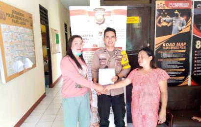 Bhabinkamtibmas Damaikan  Emak-emak yang Berselisih