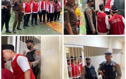 Polresta Bengkulu Kawal 14 Tahanan Rutan Menuju Pengadilan Negeri 