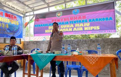 Bhabinkamtibmas Polsek Seginim Sambangi  Warga Desa Binaanya Hadiri Kegiatan Sosialisasi Bahaya Narkoba