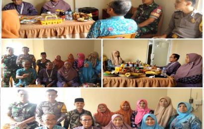 Bhabinkamtibmas Polsek Ratu Agung Hadiri Penilaian Akreditasi UPTD Puskesmas Kuala Lempuing