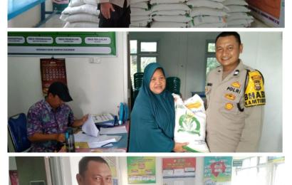 Bhabinkamtibmas Polsek Selebar Monitoring Penyaluran Bantuan Pangan di Kelurahan Sukarami