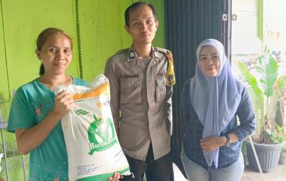 Bhabinkamtibmas Polsek Lebong Utara Hadiri Penyaluran Bantuan Pangan di Desa Kampung Muara Aman