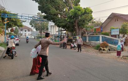 Polresta Bengkulu dan Jajaran Pengamanan Turlalin Pagi di Persimpangan 