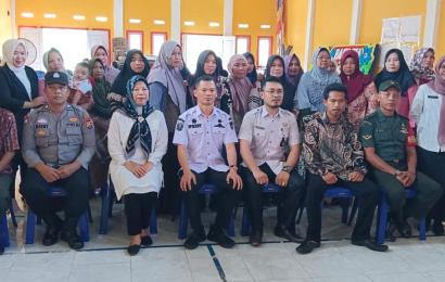 Kanit Binmas Polsek Kota Manna Menghadiri Musyawarah Verifikasi Kelayakan Penerima Bantuan Sosial di Desa Tebat Kubu