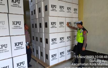 Sat Lantas Patroli ke Lokasi Kantor Penyelenggara Pemilu dan Gudang Logistik KPU