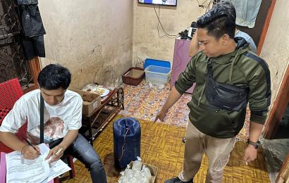 Razia Malam, Polisi Sita 8 Bungkus Minuman Tuak