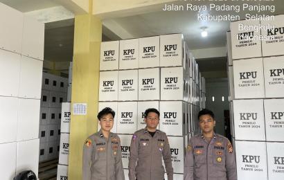 Perketat Pengamanan Gudang Logistik KPU, Personil Polres Bengkulu Selatan Pastikan  Keamanan Logistik Pemilu 2024
