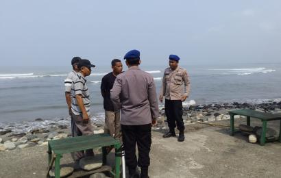 Polairud Polres Begkulu Selatan Patroli ke Masyarakat Perairan Pantai Pasar Bawah Sampaikan Himbauan Kamtibmas