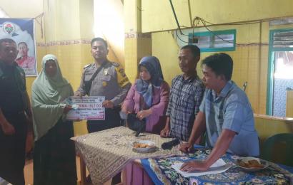 Hadiri Pembagian BLT DD, Bhabinkamtibmas Polsek Lebong Selatan Sampaikan Imbauan Kamtibmas 