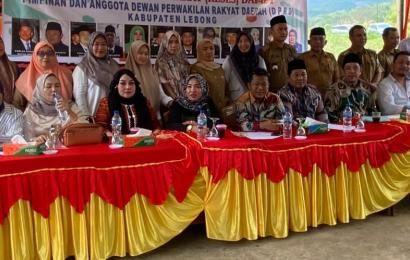 Kapolsek Lebong Atas Hadiri Reses Anggota DPRD Lebong di Desa 