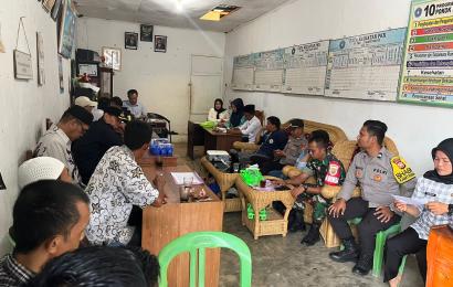 Bhabinkamtibmas Polsek Rimbo Pengadang Hadiri Musdesus Penetapan KPM BLT DD