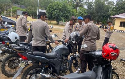 Kapolsek Air Besi Cek Kendaraan Dinas Anggotanya