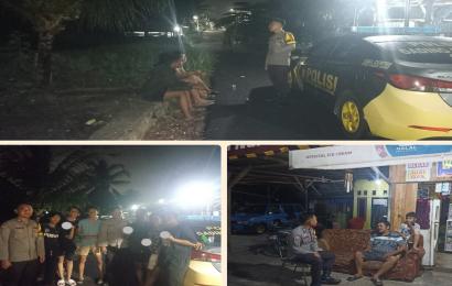 Patroli Dialogis, Personel Polsek Gading Cempaka Sambangi Pemuda yang Nongkrong dan Sampaikan Imbauan Kamtibmas 