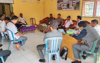 Kapolsek Giri Mulya Melaksanakan Monev Pembangunan Fisik T.A 2023 di Desa Rena Jaya
