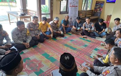 Personel Polsek Air Besi Gelar Giat Binrohtal di Mako Polsek Air Besi