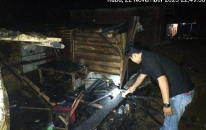 Personel Polsek Semidang Alas Cek TKP Kebakaran Pondok Hunian Warga yang Terbakar 