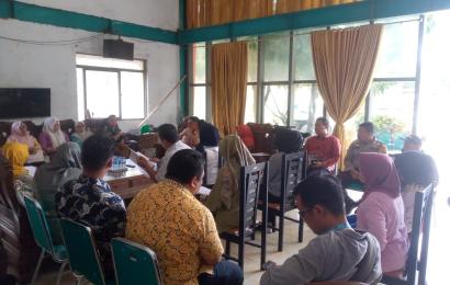 Bhabinkamtibmas Polsek Selebar Dampingi DLHK Kota Bengkulu Lakukan Pertemuan Bersama PT Hong Ming Industri Indonesia 