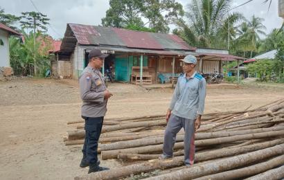 Berikan Rasa Aman, Bhabinkamtibmas Polsek Padang Jaya Sambangi Warga Berikan Imbauan Kamtibmas