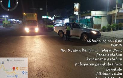 Pemantauan Secara Intens Arus Lalu Lintas Malam Hari Oleh Anggota Lantas Polsek Ketahun