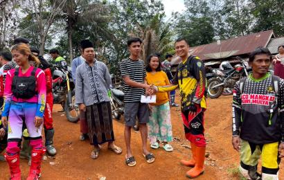 Peduli Korban Kebakaran, Polsek Ketahun Beri Bantuan Sosial