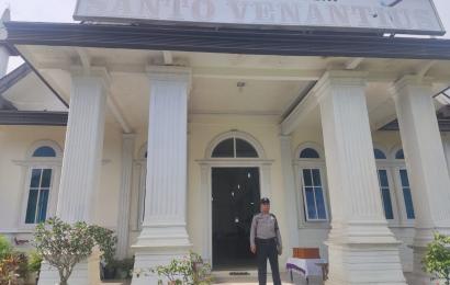Polsek Padang Jaya Gelar Pengamanan Gereja, Kawal Kebaktian Hari Minggu