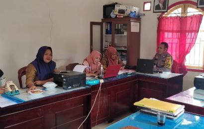 Jaga Sinergritas Polri dengan Perangkat Desa, Bhabinkamtibmas Polsek Padang Jaya Sambangi Kantor Desa