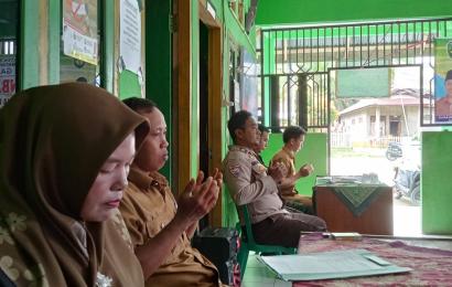 Kanit Binmas dan Bhabinkamtibmas Polsek Pino Menghadiri Musyawarah Pembangunan Desa Tahun 2025