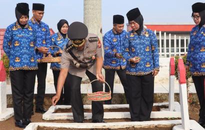 Rangkaian HUT Ke-52 Korpri, Karo SDM dan ASN Polda Bengkulu Ziarah Makam Pahlawan