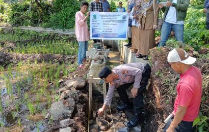 Bentuk Pendampingan, Bhabinkamtibmas Polsek Lebong Tengah Hadiri Titik Nol Irigasi untuk Sumber Air Bersih di Desa Semelako II
