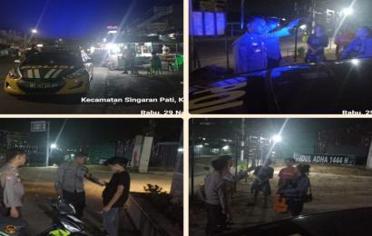 Sambangi Anak Muda yang Nongkrong di Depan Masjid Baitul Rahman, Personel Polsek Gading Cemapaka  Sampaiak Imbaun Kamtibas