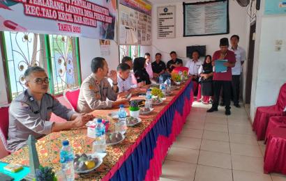 Kapolsek Talo Sosialisasi Hukum Tentang Bahaya Narkoba dan UU Perlindungan Anak di Balai Desa Pering Baru 