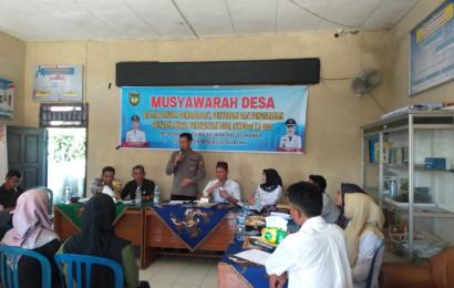 Monitor Perkembangan Pembangunan Desa Binaan, Kapolsek dan Bhabinkamtibmas Polsek Pino Hadiri Musyawarah Rancagan RKPDes
