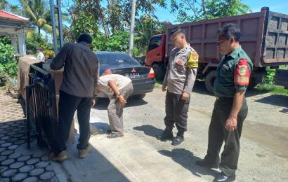 Bhabinkamtibmas Polsek Kota Manna Menghadiri Pemeriksaan Kegiatan Pembangunan Rehabilitasi Jaringan Drainase di Kelurahan Pasar Mulia