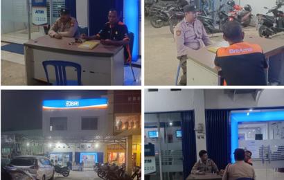 Patroli Malam Hari, Personel Polsek Muara Bangkahulu Sambangi Kantor BRI Unit Rawa Makmur 