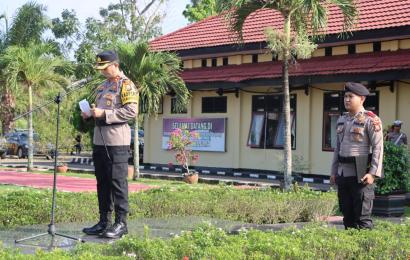 Kapolres Seluma Pimpin Apel Dalam Rangka Pengamanan Operasi Mantap Brata (OMB) Serta Natal Tahun 2023 dan Pergantian Tahun 2023 - 2024