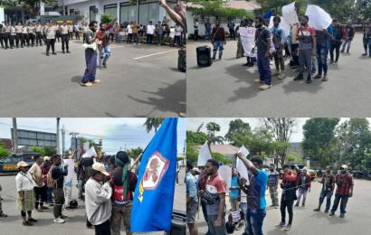 Personel Polresta Bengkulu Lakukan Pengamanan Aksi Unjuk Rasa IMAPA 
