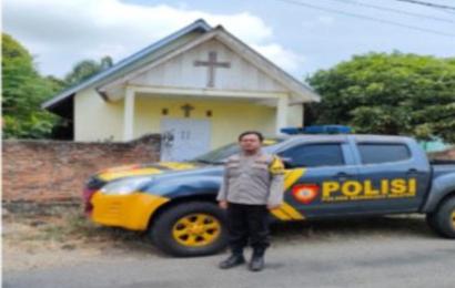 Polsek Kedurang Gelar Pengamanan Gereja, Berikan Rasa Aman dan Nyaman Saat Laksanakan Ibadah Minggu Umat Nasrani