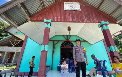 Polsek Seginim Monitoring Ibadah Minggu di 4 Gereja, Jaga Kondusifitas Kamtibmas