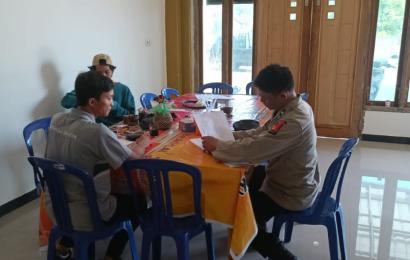 Bhabinkamtibmas Polsek Kota Manna Sambangi Kantor PPK dan Panwascam Kota Manna dan Pasar Manna, Wujudkan Kamtibmas yang Kondusif