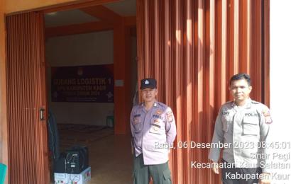 Operasi Mantab Brata Nala 2023, Personel Polres Kaur Awasi Gudang Logistik KPUD