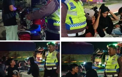 Personel Polsek Muara Bangkahulu Patroli Malam, Sambangi Pemuda yang Nongkrong di Taman Simpang Tugu Hiu 