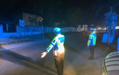 Antisipasi Laka Lantas dan Monitor Arus Lalin, Sat Lantas Polres Kaur Patroli Blue Light 