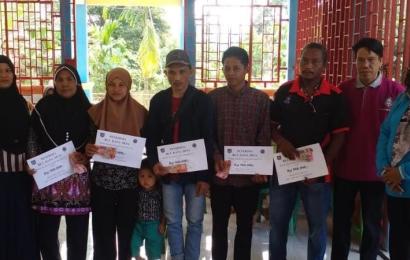 Pembagian BLT DD di Desa Suka Mulya di Awasi oleh Bhabinkamtibmas Polsek Giri Mulya