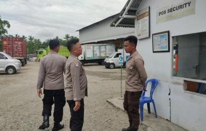 Bhabinkamtibmas Polsek Pino Sambang kepada Security  PT Wings Sampaikan Imbauan Kamtibmas