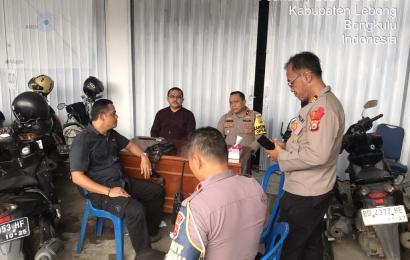 Polres Lebong Monitoring Pengesetan Logistik Kotak Suara dan Sortir Lipat Surat Suara Peserta Pemilu di KPU Lebong