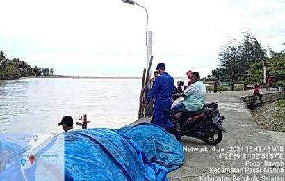 Sat Polairud  Polres BS Patroli Pantai Pasar Bawah,  Wujudkan Kamtibmas Kondusif Jelang Pemilu 2024