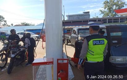 Unit Turjawali Sat Lantas Polres Seluma Melaksanakan Patroli dan Pengaturan di SPBU Tais