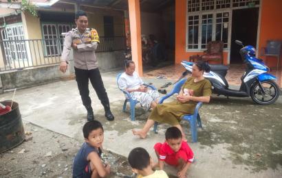 Bhabinkamtibmas Kedurang Sambangi dan Ajak Masyarakat Ciptakan Kamtibmas yang Kondusif Jelang Pemilu